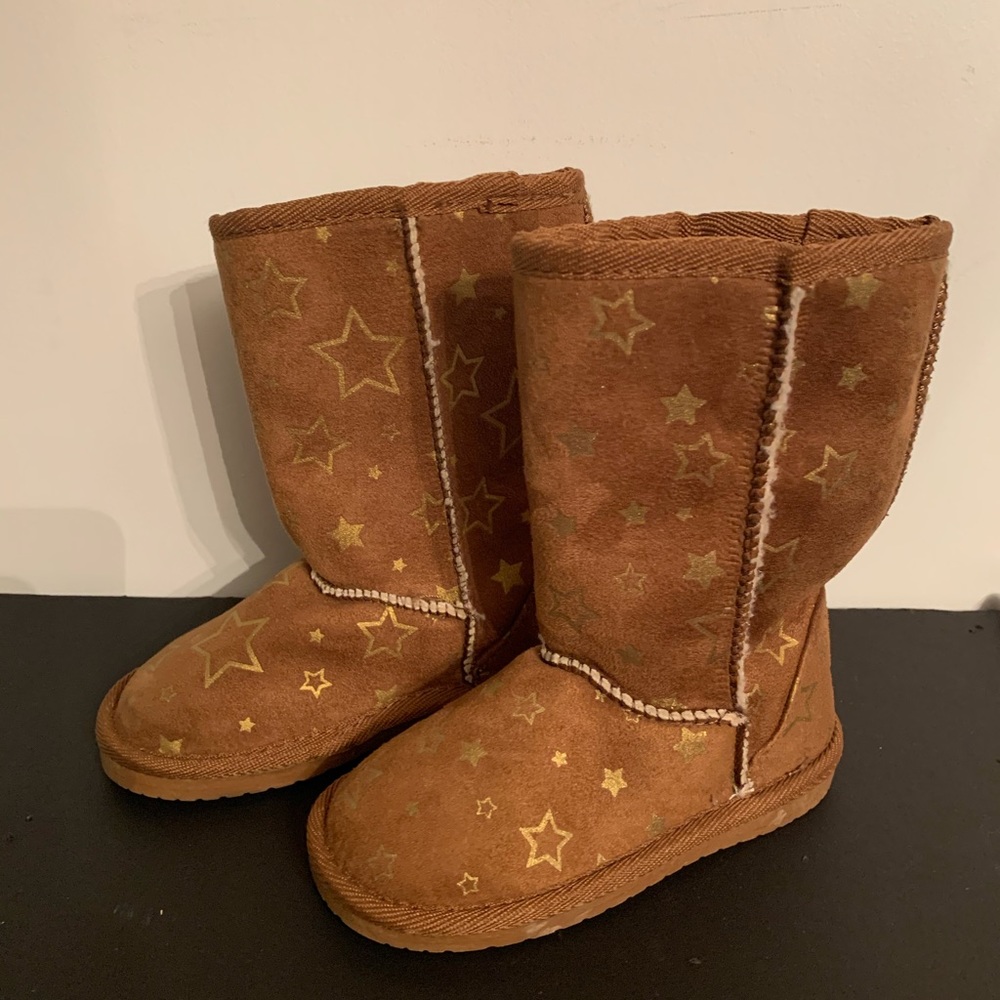 2/50 Airwalk very comfortable girl boots.  new